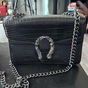 Elegant Black Crocodile-Embossed Crossbody Bag